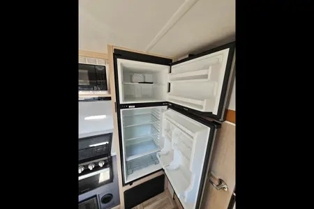Lindsey's Primetime Tracer LE Ultra Lite Travel Trailer