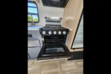 Lindsey's Primetime Tracer LE Ultra Lite Travel Trailer