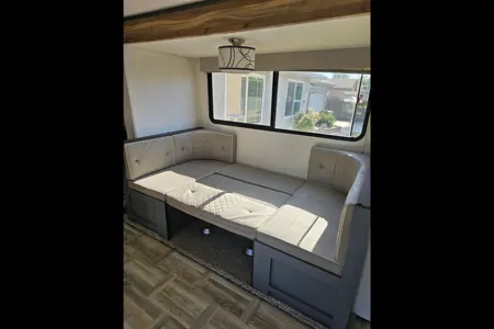 Lindsey's Primetime Tracer LE Ultra Lite Travel Trailer
