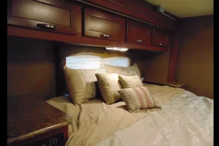 2015 Thor Motor Coach 28F Class C