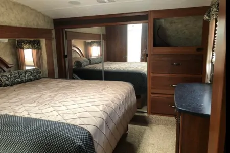 RT’s Entertainment 2012 Keystone Cougar 327RES