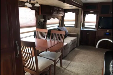 RT’s Entertainment 2012 Keystone Cougar 327RES