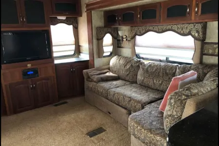 RT’s Entertainment 2012 Keystone Cougar 327RES