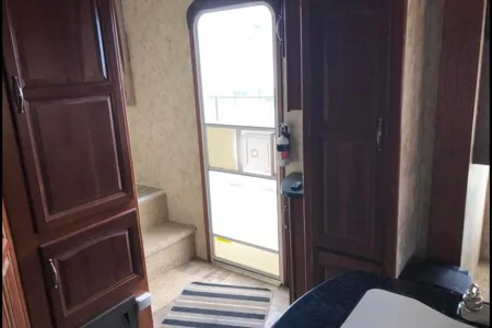 RT’s Entertainment 2012 Keystone Cougar 327RES