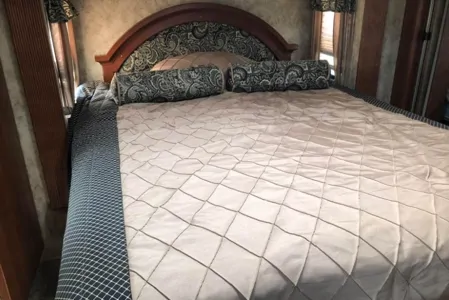 RT’s Entertainment 2012 Keystone Cougar 327RES