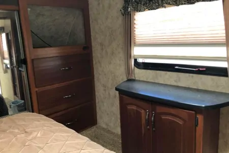 RT’s Entertainment 2012 Keystone Cougar 327RES