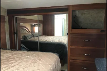 RT’s Entertainment 2012 Keystone Cougar 327RES