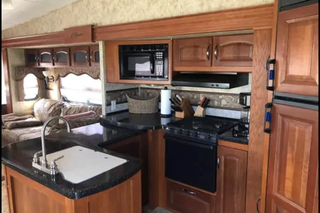 RT’s Entertainment 2012 Keystone Cougar 327RES