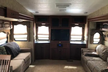 RT’s Entertainment 2012 Keystone Cougar 327RES