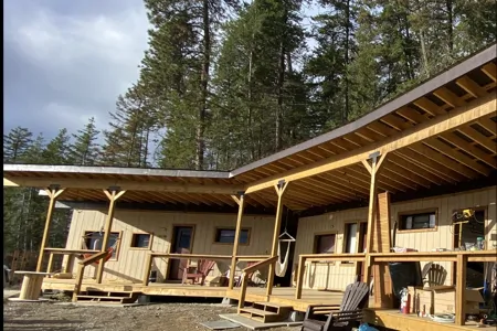 Worth the Climb: A Rustic Lakeview Retreat