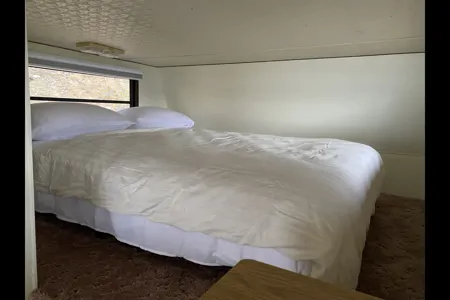 Worth the Climb: A Rustic Lakeview Retreat