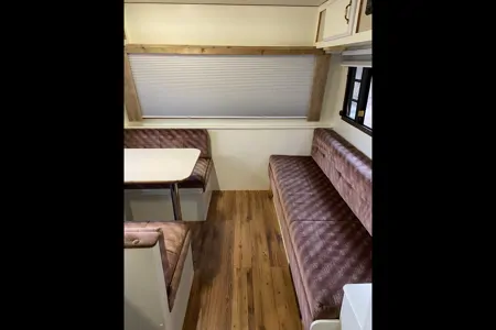 Worth the Climb: A Rustic Lakeview Retreat