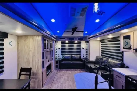 Neal's Fleetwood 2022 Fifth Wheel
