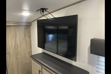 Neal's Fleetwood 2022 Fifth Wheel