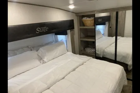 Neal's Fleetwood 2022 Fifth Wheel