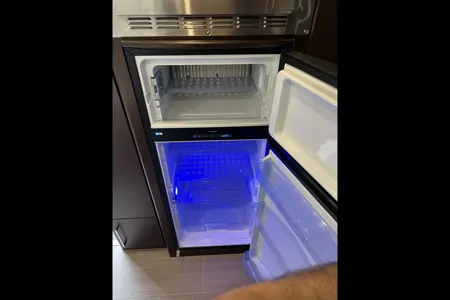 Vincent's Leisure Travel Vans 2019 Class B