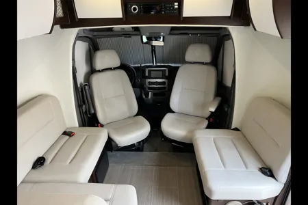 Vincent's Leisure Travel Vans 2019 Class B