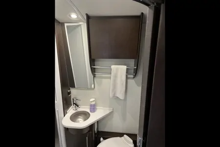 Vincent's Leisure Travel Vans 2019 Class B