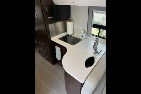 Vincent's Leisure Travel Vans 2019 Class B