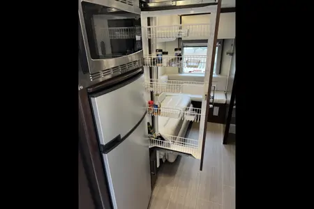 Vincent's Leisure Travel Vans 2019 Class B