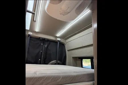 Emma 's 2021 Ford Transit Sprinter Class B Campervan