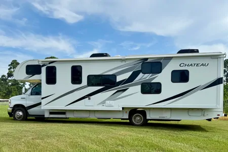 Convenience Rv's Chateau 31EV