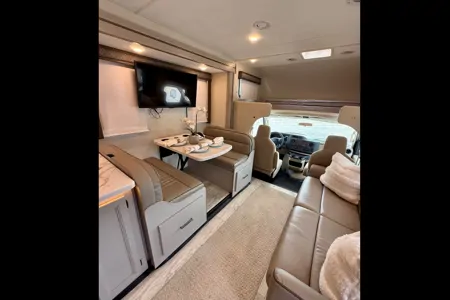 Convenience Rv's Chateau 31EV