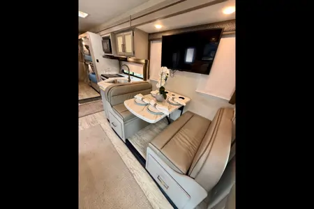 Convenience Rv's Chateau 31EV