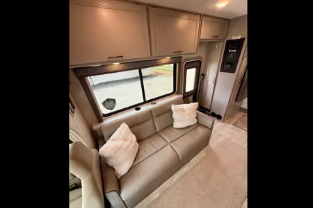 Convenience Rv's Chateau 31EV