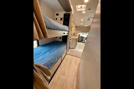Convenience Rv's Chateau 31EV