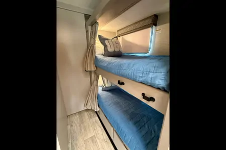 Convenience Rv's Chateau 31EV