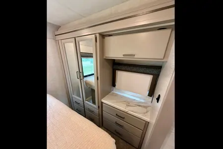 Convenience Rv's Chateau 31EV