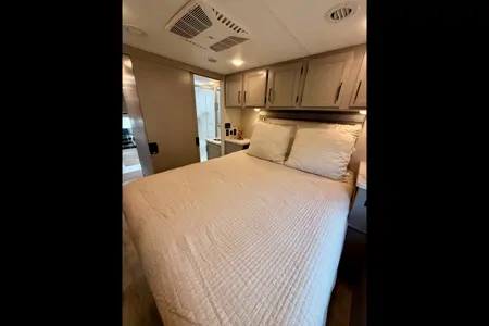 Convenience Rv's Chateau 31EV