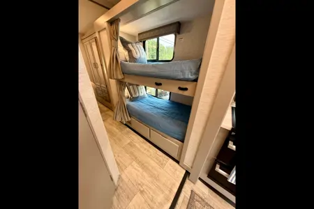 Convenience Rv's Chateau 31EV