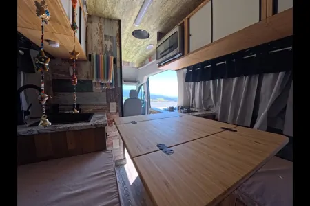 Cliff Lite - Your California Getaway | Fully Stocked Kitchen & Camping