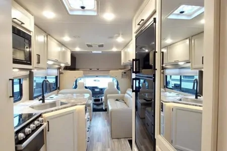 Explore the Open Road: Emily‘s 2022 Thor Motor Coach E350 for Your Ultimate Adventure
