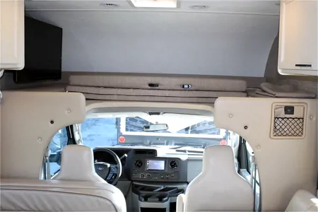 Explore the Open Road: Emily‘s 2022 Thor Motor Coach E350 for Your Ultimate Adventure