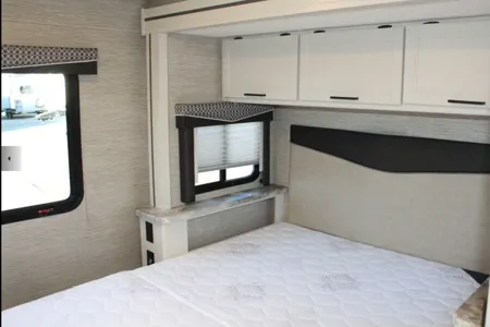 Explore the Open Road: Emily‘s 2022 Thor Motor Coach E350 for Your Ultimate Adventure