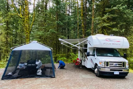 Explore the Open Road: Emily‘s 2022 Thor Motor Coach E350 for Your Ultimate Adventure