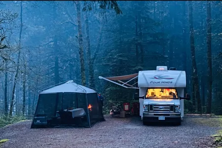 Explore the Open Road: Emily‘s 2022 Thor Motor Coach E350 for Your Ultimate Adventure