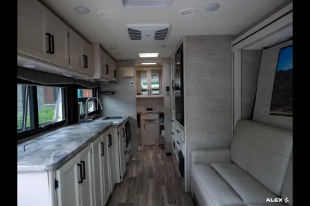 Alexandre's Thor Motor Coach Gemini TE23 Class B