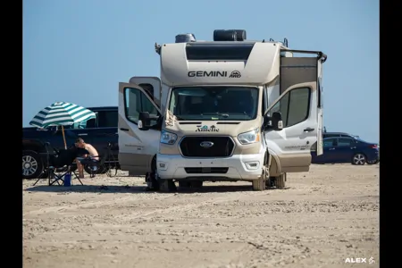 Alexandre's Thor Motor Coach Gemini TE23 Class B