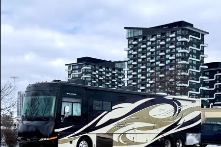 Robert's Newmar MOUNTAINAIRE Class A
