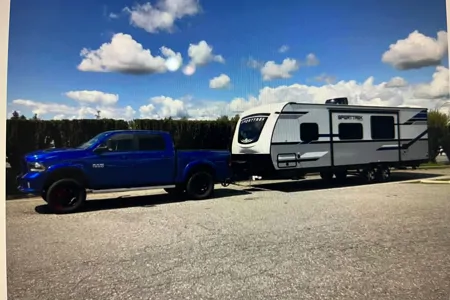 Jen's Sport Trek 270 VBH Travel Trailer