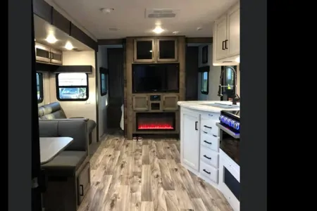 Jen's Sport Trek 270 VBH Travel Trailer