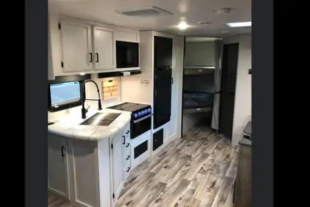 Jen's Sport Trek 270 VBH Travel Trailer