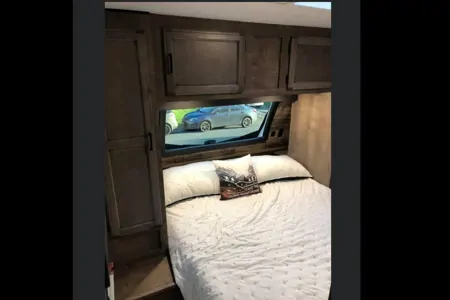 Jen's Sport Trek 270 VBH Travel Trailer