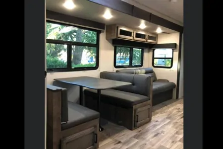 Jen's Sport Trek 270 VBH Travel Trailer