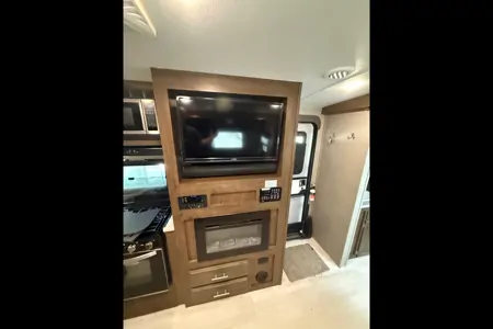 Couples Camper • Rockwood Mini Lite • Solar • Easy Tow • Delivery