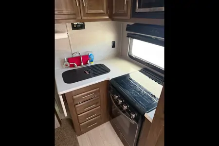 Couples Camper • Rockwood Mini Lite • Solar • Easy Tow • Delivery